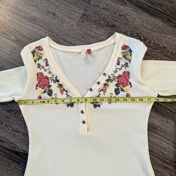 Pilcro Waffle Henley Top in Ivory - Picture 6 of 9